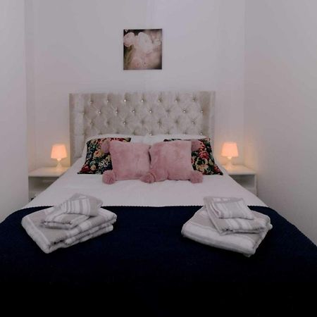 Rydal House 2 Bedroom House With Upstairs Bathroom Newton le Willows Bagian luar foto