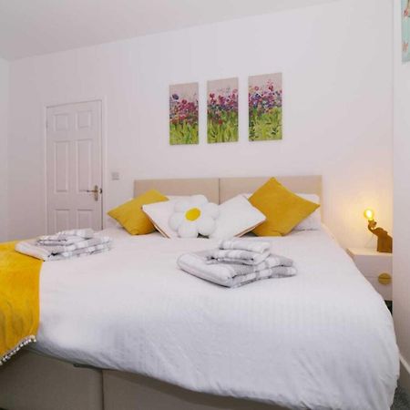 Rydal House 2 Bedroom House With Upstairs Bathroom Newton le Willows Ruang foto
