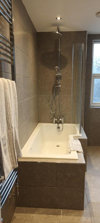 Rydal House 2 Bedroom House With Upstairs Bathroom Newton le Willows Bagian luar foto