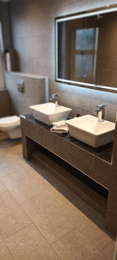 Rydal House 2 Bedroom House With Upstairs Bathroom Newton le Willows Bagian luar foto