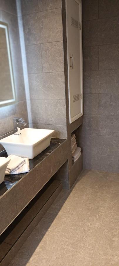 Rydal House 2 Bedroom House With Upstairs Bathroom Newton le Willows Bagian luar foto