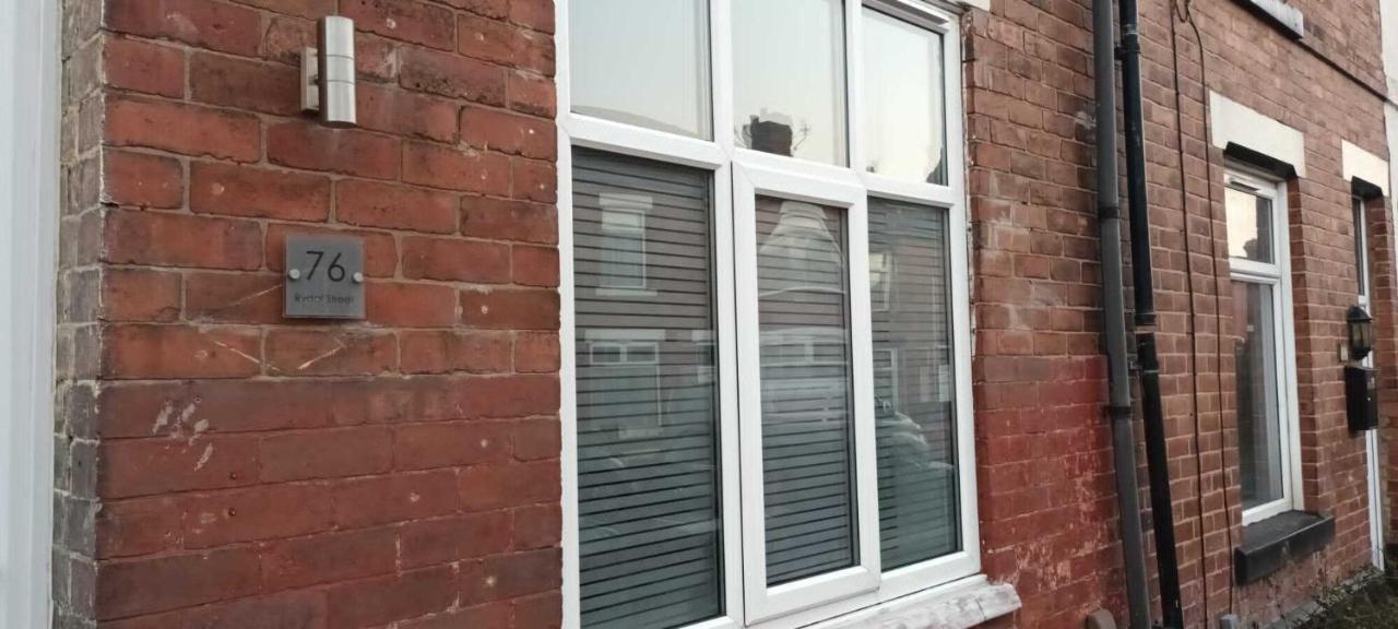 Rydal House 2 Bedroom House With Upstairs Bathroom Newton le Willows Bagian luar foto