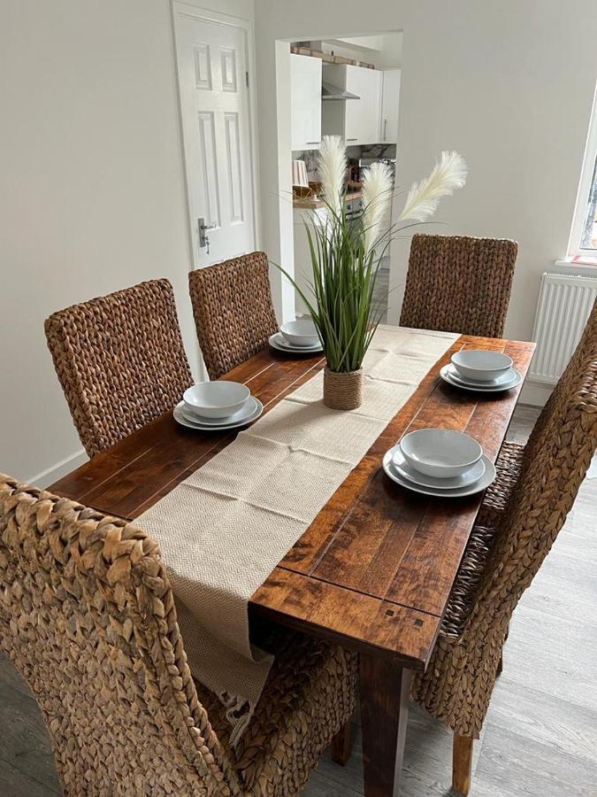Rydal House 2 Bedroom House With Upstairs Bathroom Newton le Willows Bagian luar foto