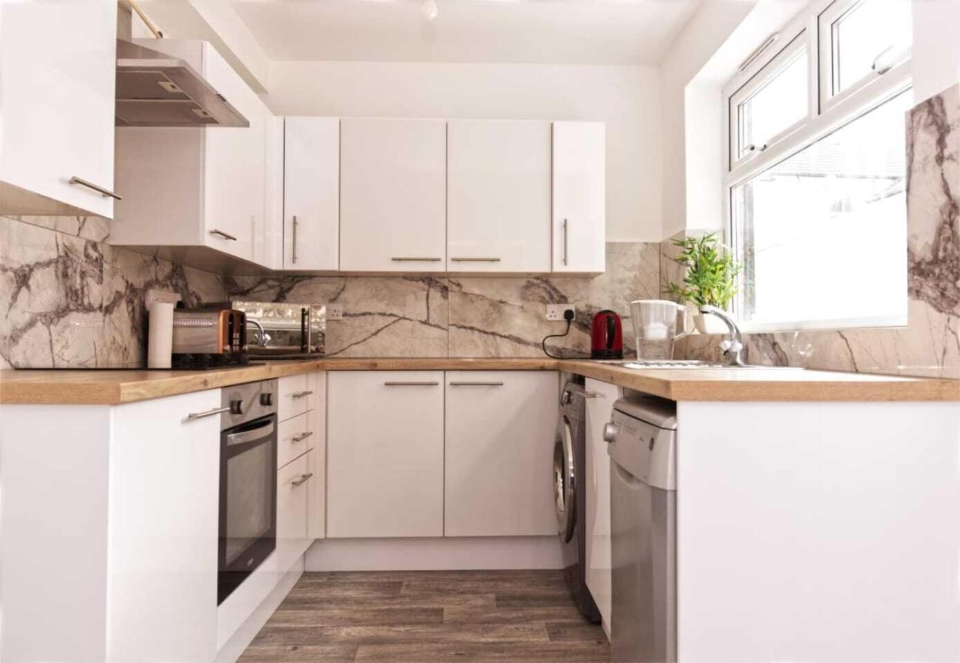 Rydal House 2 Bedroom House With Upstairs Bathroom Newton le Willows Ruang foto